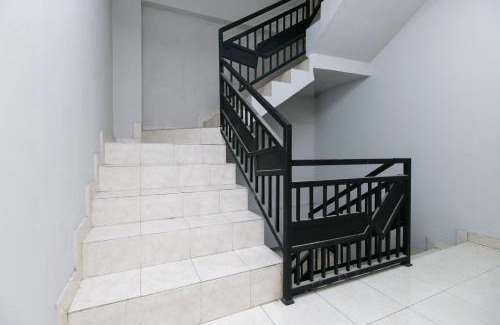 Depok House | Budget-Friendly RedDoorz Syariah @ Cinere Depok for Families