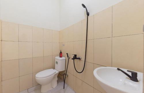 Cibeleng Hotel | Family-Friendly Stay at RedDoorz Syariah @ Jl Raya Sukabumi