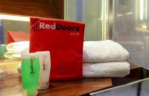 Bojonegoro House | Family-Friendly RedDoorz Syariah Near Alun-Alun Bojonegoro