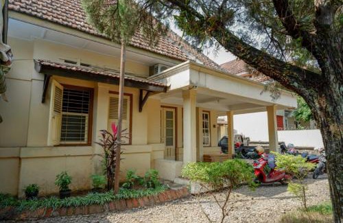 Purwokerto House | Budget-Friendly RedDoorz Syariah near Alun Alun Purwokerto