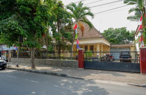 Purwokerto House | Budget-Friendly RedDoorz Syariah near Alun Alun Purwokerto