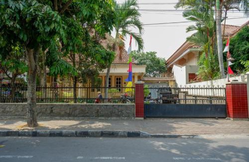 Purwokerto House | Budget-Friendly RedDoorz Syariah near Alun Alun Purwokerto