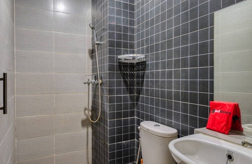 Gubeng House | Budget-Friendly RedDoorz Syariah near Airlangga University