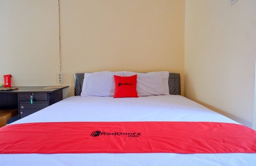 Banyumas House | Budget-Friendly RedDoorz Syariah near Alun Alun Purwokerto