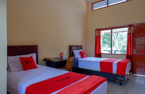 Banyumas House | Budget-Friendly RedDoorz Syariah near Alun Alun Purwokerto
