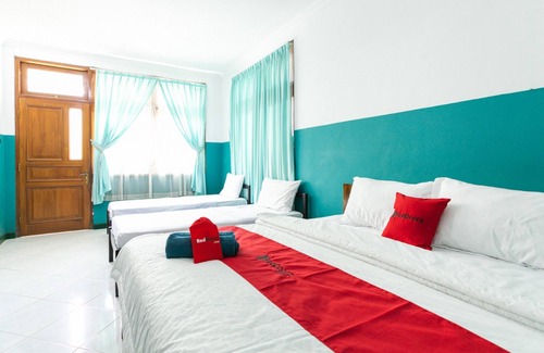 Magelang Hotel | Family-Friendly RedDoorz Syariah near Alun Alun Magelang