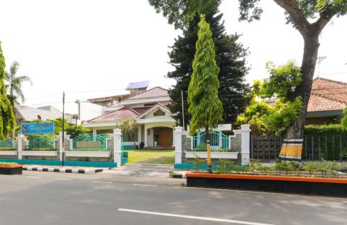Magelang House | Budget-Friendly RedDoorz Syariah near Alun Alun Magelang