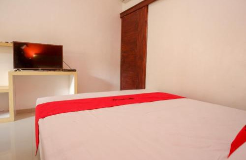 Rembang Hotel | Family-Friendly RedDoorz Syariah near Alun Alun Kota Rembang