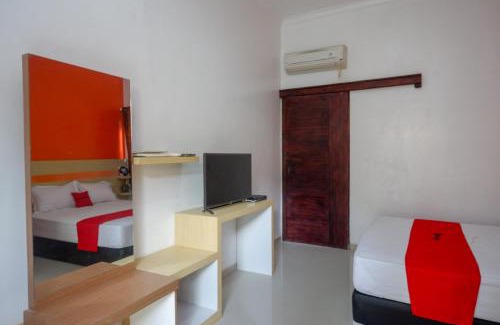 Rembang Hotel | Family-Friendly RedDoorz Syariah near Alun Alun Kota Rembang