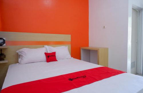 Rembang Hotel | Family-Friendly RedDoorz Syariah near Alun Alun Kota Rembang
