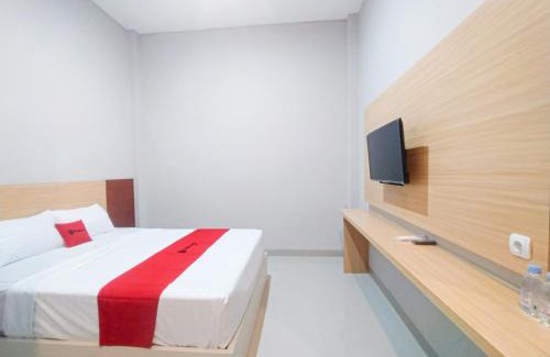 Tegal Hotel | Budget-Friendly RedDoorz Syariah near Alun Alun Tegal