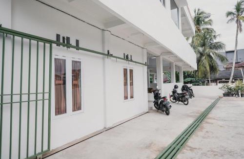 Jambi House | Budget-Friendly RedDoorz Syariah near Arafah Hospital