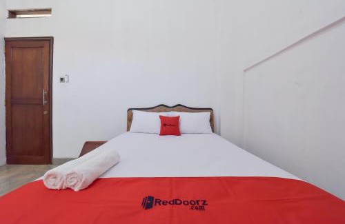 Cigadung Hotel | Budget-Friendly Stay at RedDoorz Syariah near Dago Pakar