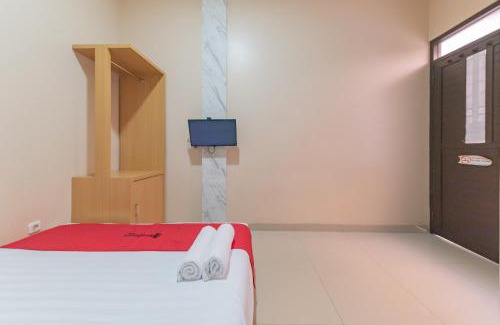 Subang Hotel | Budget-Friendly RedDoorz Syariah Near Toll Exit Subang