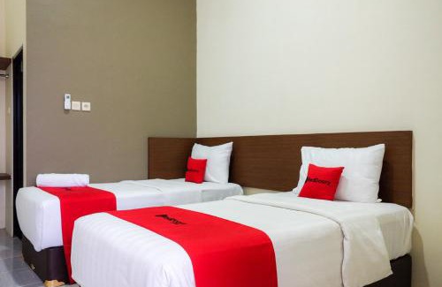 Promong Hotel | Family-Friendly RedDoorz Syariah Near Pemalang Comal
