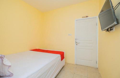 Tulungagung Hotel | Budget-Friendly Stay at RedDoorz Syariah near RSUD Tulungagung