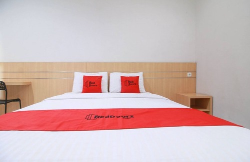 Purwokerto Hotel | Budget-Friendly RedDoorz Syariah by Universitas Jenderal Soedirman