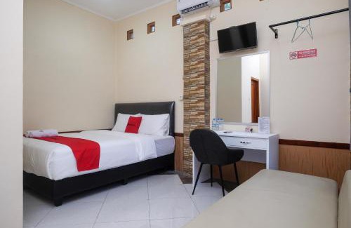 Purwokerto Hotel | Comfortable RedDoorz Syariah near Kampus UNSOED Purwokerto
