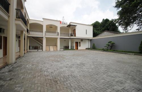 Jakarta House | Budget-Friendly RedDoorz Syariah Near Mercu Buana University