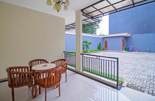 Jakarta House | Budget-Friendly RedDoorz Syariah Near Mercu Buana University