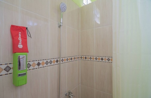Subang Hotel | Family-Friendly Stay at RedDoorz Syariah in Subang