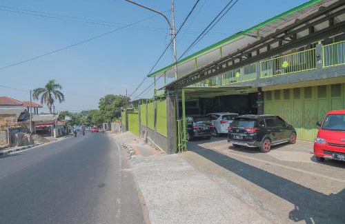 Subang House | Budget-Friendly RedDoorz Syariah Near Museum Wisma Karya