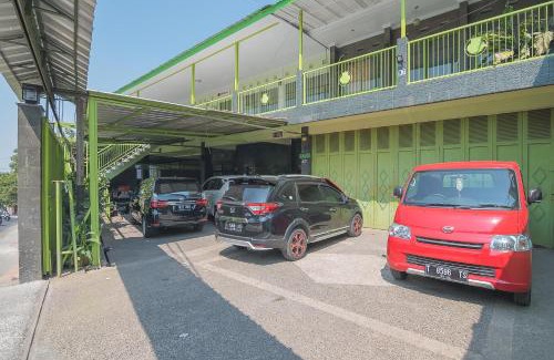 Subang House | Budget-Friendly RedDoorz Syariah Near Museum Wisma Karya