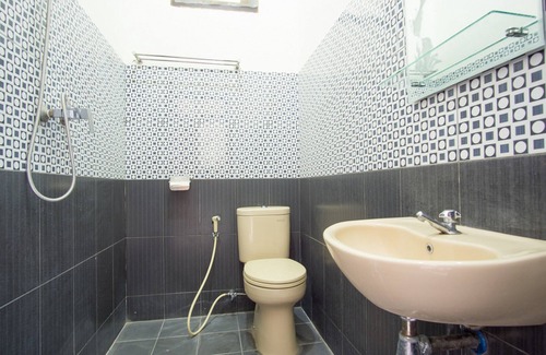 Pulau Maitara House | Budget-Friendly RedDoorz Syariah by Ngade Lake
