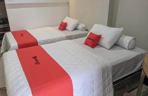 Banda Aceh Hotel | Budget-Friendly RedDoorz Syariah near Pasar Aceh Centre