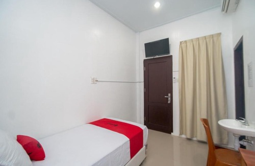Banda Aceh Hotel | Convenient RedDoorz Syariah Near Pelabuhan Ulee Lheue