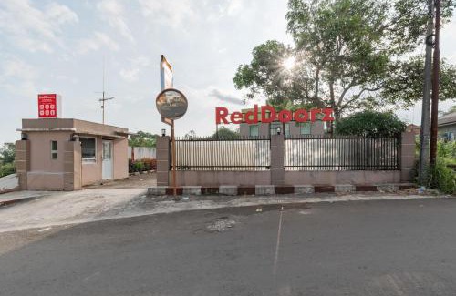 Sukabumi Hotel | Budget-Friendly RedDoorz Syariah Near RS Hermina Sukabumi