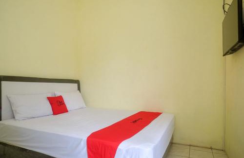 Semarang Hotel | Budget-Friendly RedDoorz Syariah Near RS Permata Medika