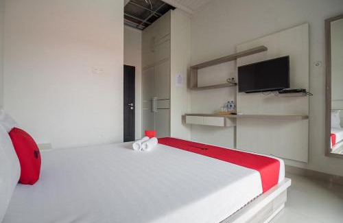Jambi House | Guest Rated RedDoorz Syariah Near Tugu Juang Jambi