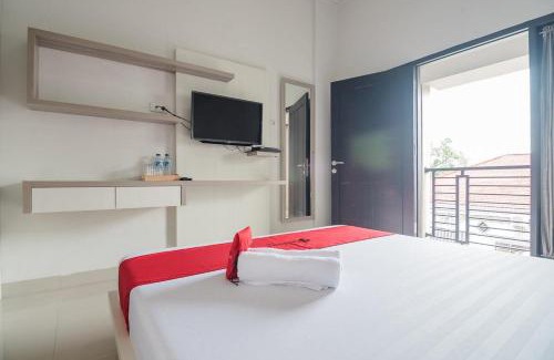 Jambi House | Guest Rated RedDoorz Syariah Near Tugu Juang Jambi