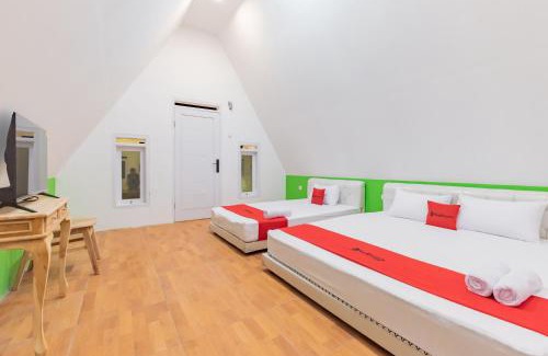 Sukabumi Hotel | Budget-Friendly RedDoorz Syariah Plus Near Sukabumi Station