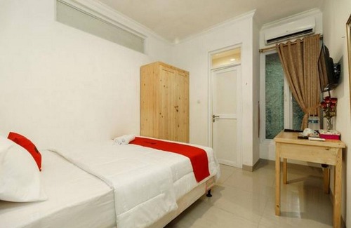Pancoran House | Budget-Friendly Stay at RedDoorz Syariah Plus near Pancoran
