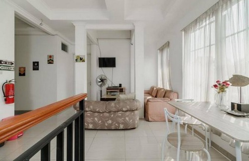 Pancoran House | Budget-Friendly Stay at RedDoorz Syariah Plus near Pancoran
