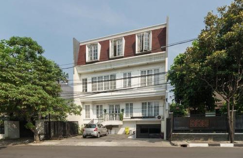 Pancoran House | Budget-Friendly RedDoorz Syariah Plus near Pancoran