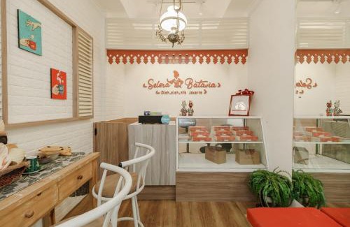 Pancoran House | Budget-Friendly RedDoorz Syariah Plus near Pancoran