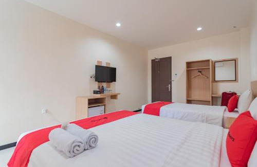 Pontianak Hotel | Budget-Friendly Stay at RedDoorz Syariah Plus, Pontianak