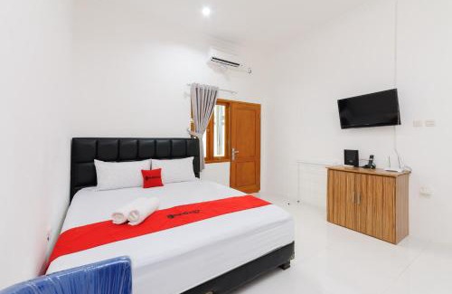 Jakarta Hotel | Family-Friendly Comfort at RedDoorz Syariah @ Sakura Hotel