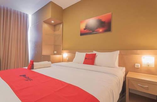 Tasikmalaya Hotel | Unforgettable Stay at RedDoorz Syariah @ Villa Grand Mutiara