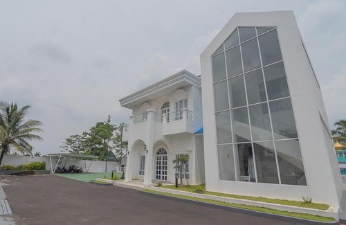 Tasikmalaya House | Budget-Friendly Stay at RedDoorz Syariah Villa Grand Mutiara