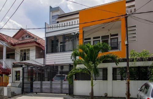 Tanjung Duren Utara House | Budget-Friendly Stay at RedDoorz @ Tanjung Duren