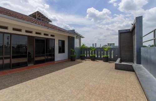 Tanjung Duren Utara House | Budget-Friendly Stay at RedDoorz @ Tanjung Duren