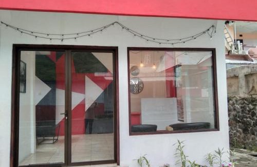 Tretes Hotel | Budget-Friendly Getaway at RedDoorz @ Tretes 2 with Breakfast