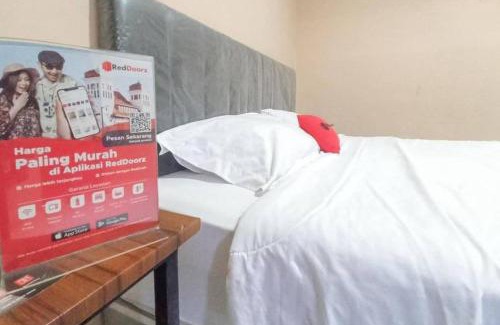 Waena Hotel | Budget-Friendly Stay at RedDoorz @ Waena Jayapura
