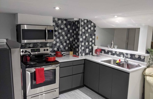 Pickering House | Cozy 2 Bedroom Suite at RedDore - Guest Rated 10/10