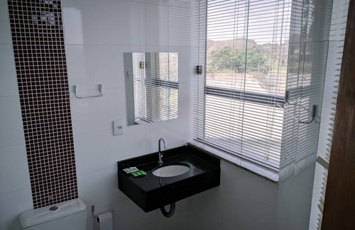 Regiao Norte Hotel | Relax at Hotel Biton: Pool, Spa & Breakfast Included