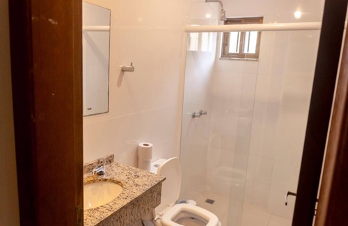 Regiao Norte Hotel | Relax at Hotel Biton: Pool, Spa & Breakfast Included